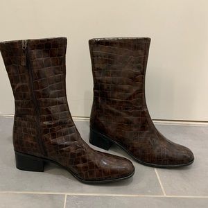 Drylastics by Me Too Brown Boots NWOT